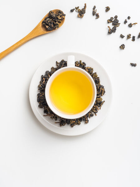 Gunpowder is a classic green tea from Zhejiang province, China. As the name implies, Gunpowder tea is made up of leaves hand-rolled into tiny pellets. These resemble gunpowder, and give this tea its distinct name. Full-bodied cup with a hint of smokiness and a smooth mouthfeel.