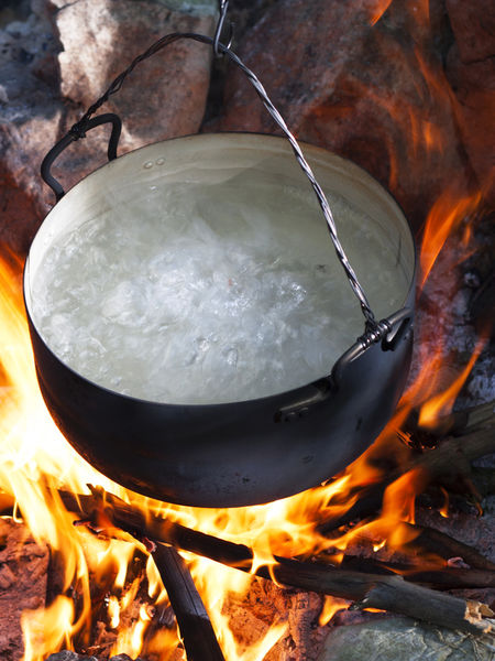 sturdy pot to boil and purify water