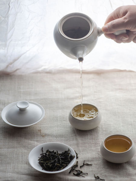 Pouring tea with the kyusu may take a little practice. You want to use your palm and the four fingers of your hand to hold the handle and your thumb, to hold the lid down securely. If necessary, you can use the index finger of your other hand to hold down the knob.