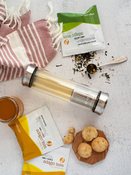 Doesn't your tea deserve to travel with you in style? Reach for our moderniTEA travel infuser and never be without delicious freshly brewed tea again. Featuring a modern design, this travel infuser has a double-walled Borosilicate glass body, removable stainless steel basket.