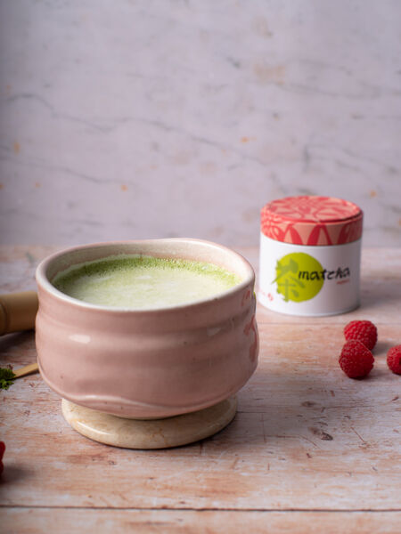 Looking for a traditional style matcha chawan or tea bowl? Adagio's ceramic Pinku tea bowl is the perfect size and shape to whisk together your morning matcha. Imported from Japan, this glazed ceramic bowl was designed specially to provide the ultimate matcha experience.