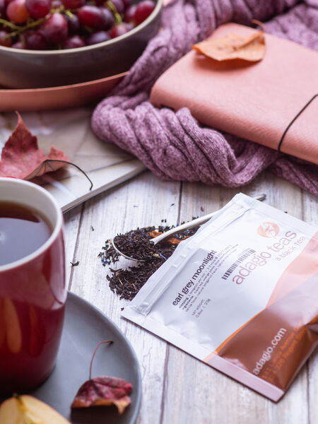 By popular demand, we created this Earl Grey 'cream' blend. Comforting flavors of vanilla and cream combine to soften the citrus notes of traditional Earl Grey. Your taste buds will swoon at first sip of our Earl Grey Moonlight.