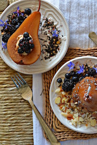 Poached Pears in Tea Poaching pears in tea is a delicious, easy way to make a luscious seasonal dessert. p: Stephanie Kordan