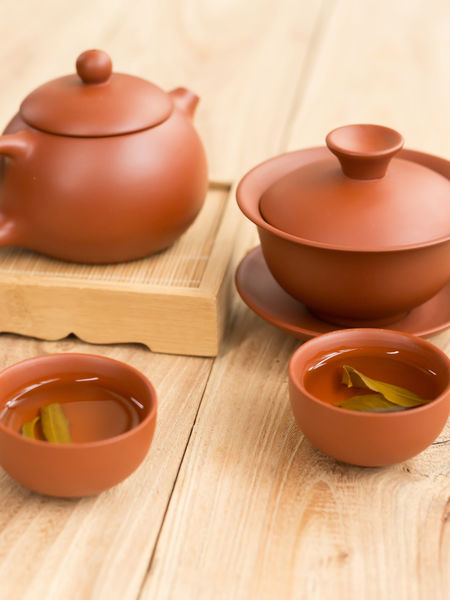 The History of Chinese Teahouses Historians believe that tea houses first began in China during the Tang dynasty’s Kaiyuan era.