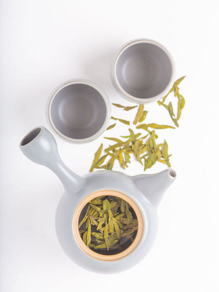 KYUSU: The Side-handled Teapot of Grace and Style In Japanese, the word kyusu means teapot no matter the style or shape or materials it is made from. In the West, however, a kyusu has come to mean a side-handled teapot.