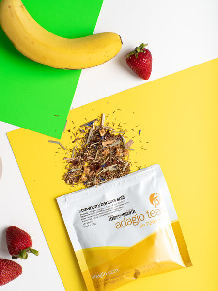 Tea and Electrolytes: Hydration Made Easy Arguably the king of frozen treats, the Strawberry Banana Split is nothing if not a classic flavor combinational. This caffeine-free, sugar-free, interpretation captures the decadence without the guilt! All that's missing is the cherry on top.