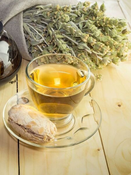 In the cup Greek Mountain Tea infuses to a mellow golden yellow and offers notes akin to sage and soft mint. A touch of honey and you have the perfect soothing brew for body and mind.